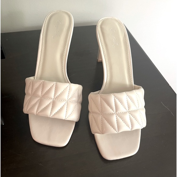 Sandals 👡 cream sz 7.5 - Picture 2 of 4